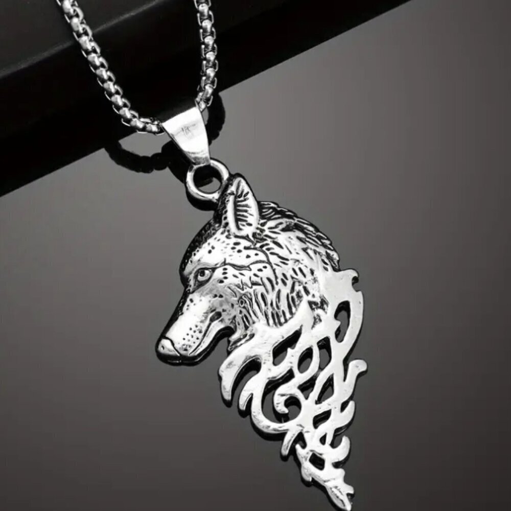 Wolf Viking Pendant and Chain Metal Silvery Alloy NWT